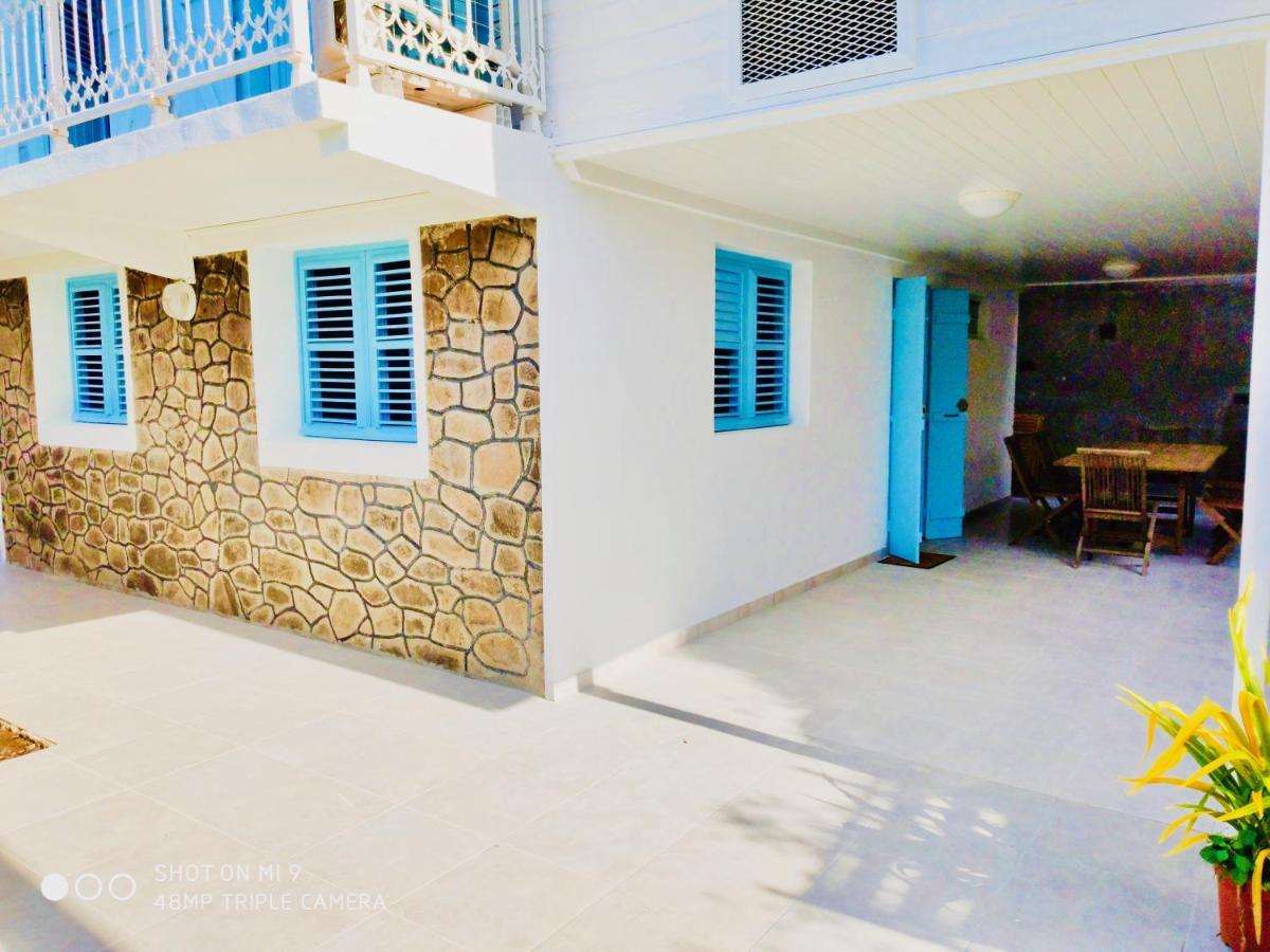 Location Maison Bleue Avec Piscine Privative Au Carbet Martinique Le Carbet Luaran gambar